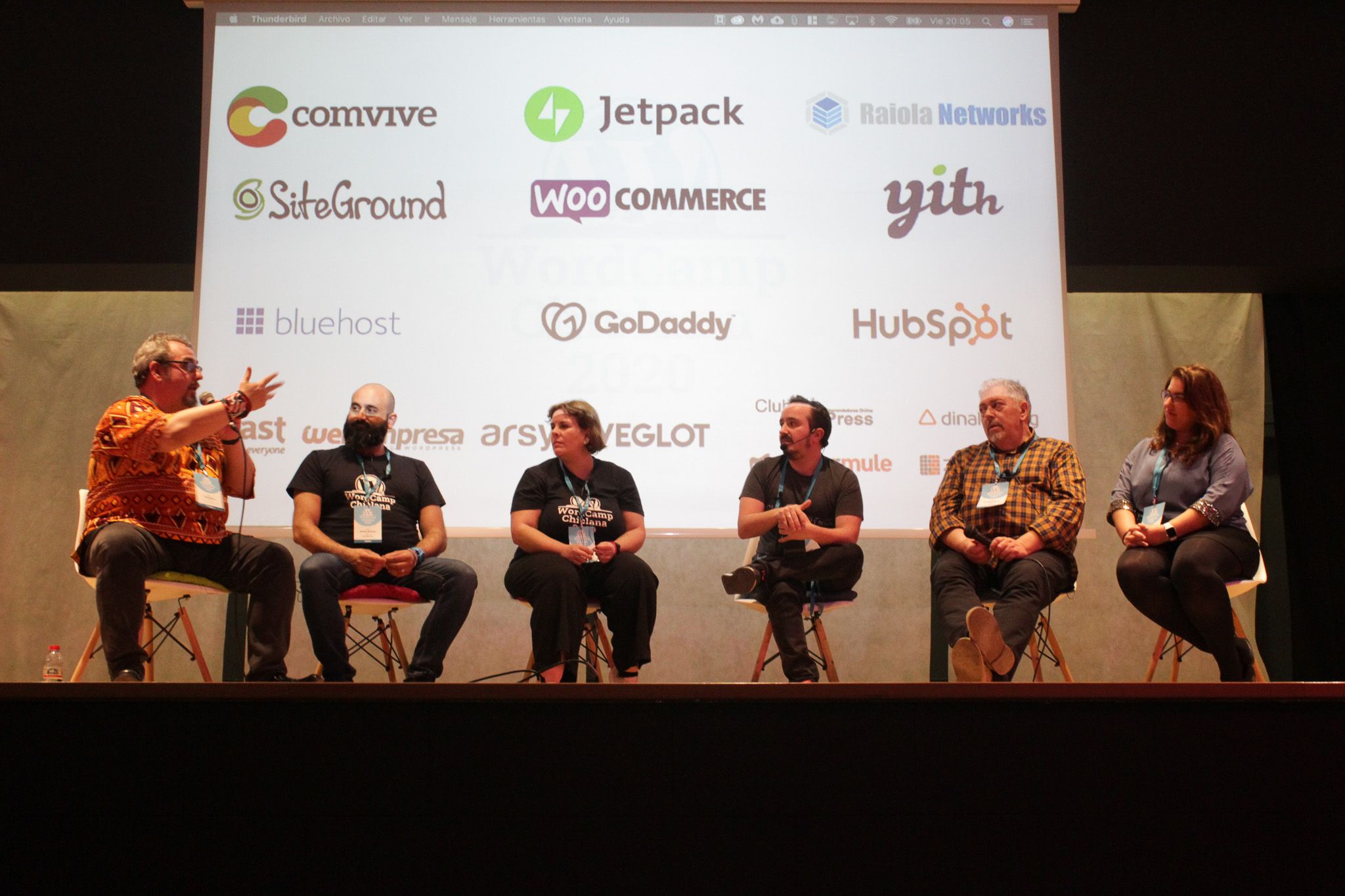 Round table at the WordCamp Chiclana 2020 with Jaime Gármar, Alfonso Sánchez, Eva González, Fernando Tellado and Rocío Valdivia