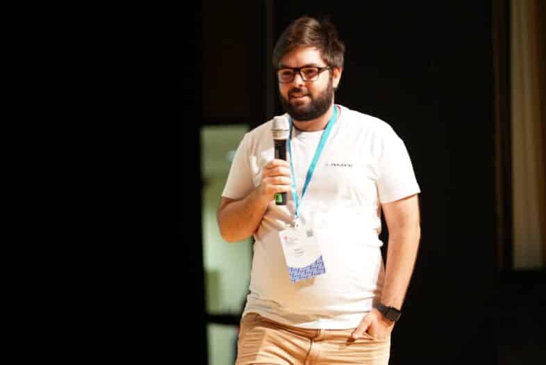 Pedro Crespo liderando mesa de plugins en WordCamp Europa 2023